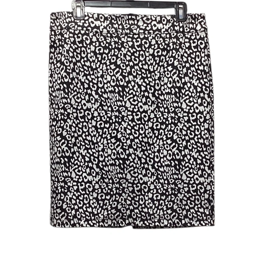 Tribal pencil skirt Back Zip Black and white leopard print. Size Medium